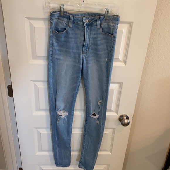 AMERICAN Eagle Sz 6 X-Long Light Denim Blue Jean Distressed Next Level Stretch - Picture 2 of 14